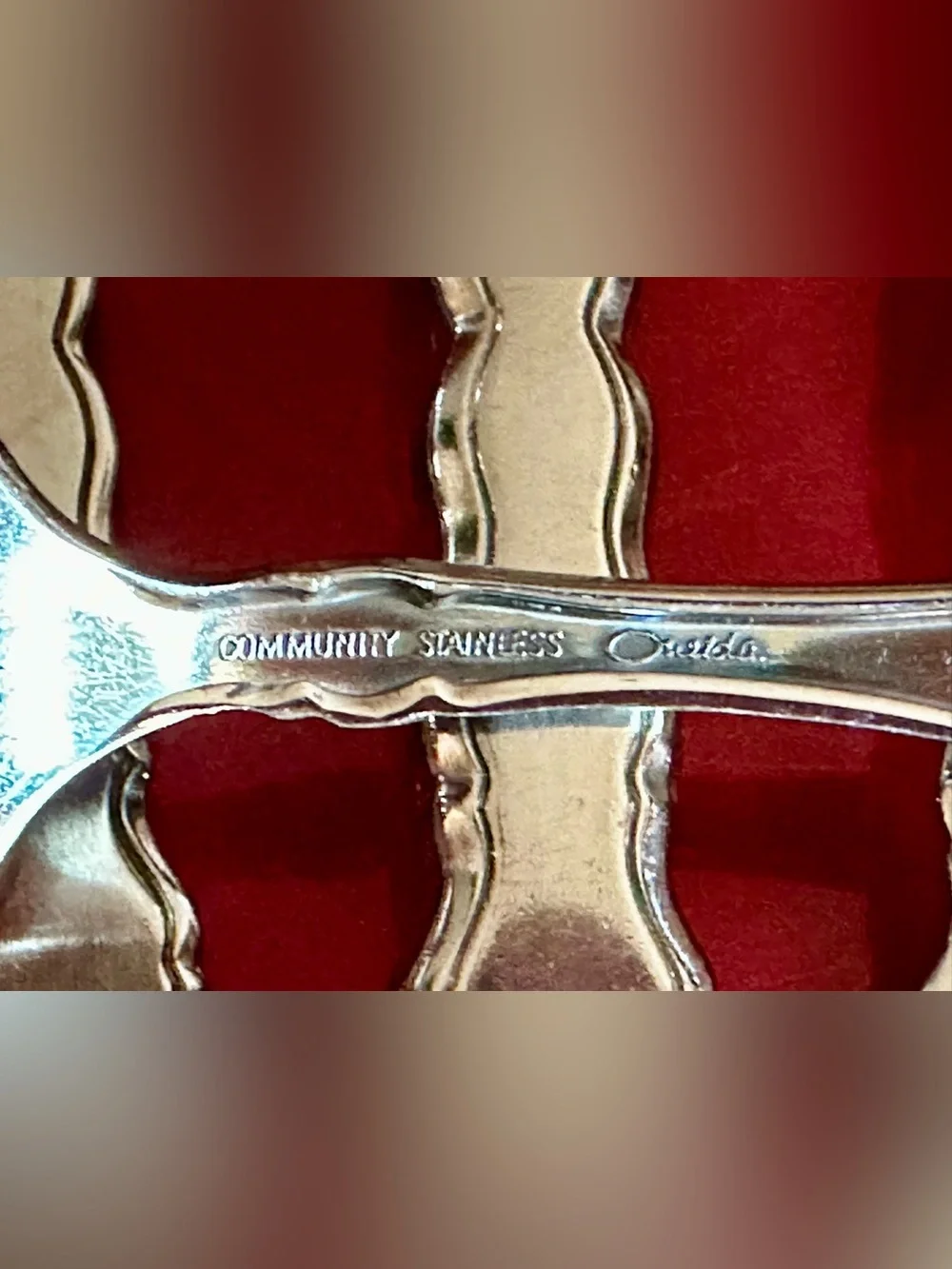Oneida Satinique Stainless 5-Piece Place Setting. Satin frosted finish Pre-owned